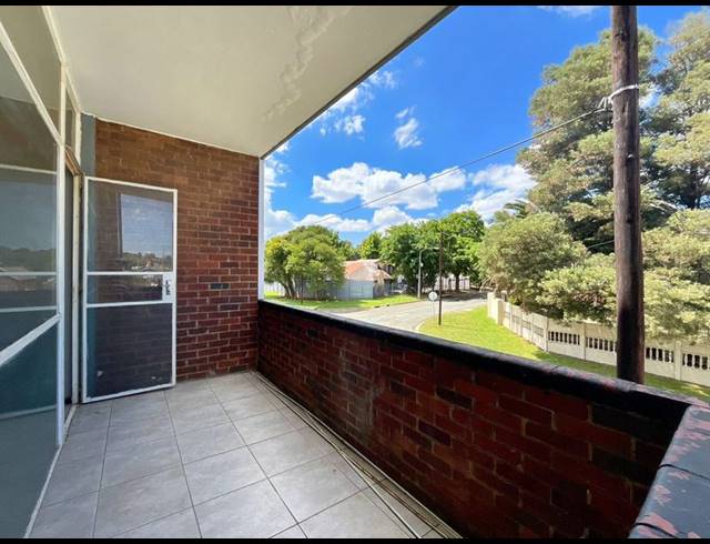 2 BEDROOM PROPERTY TO RENT IN FLORIDA LAKE